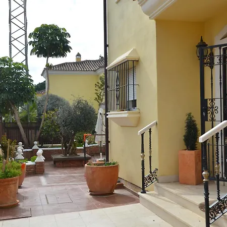 Nancy Villa *